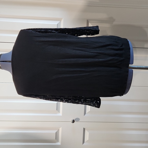 Black lacy sleeved sweater - 1X - Picture 2 of 2